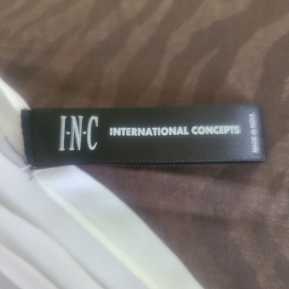 NEW Gorgeous I.N.C scarf with beautiful pearl and bead details - Picture 8 of 9